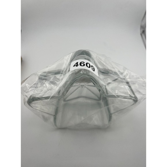 Libbey Home Decorative Star Shaped Clear Glass 6" Wide Holiday Candy Bowl - Picture 3 of 3